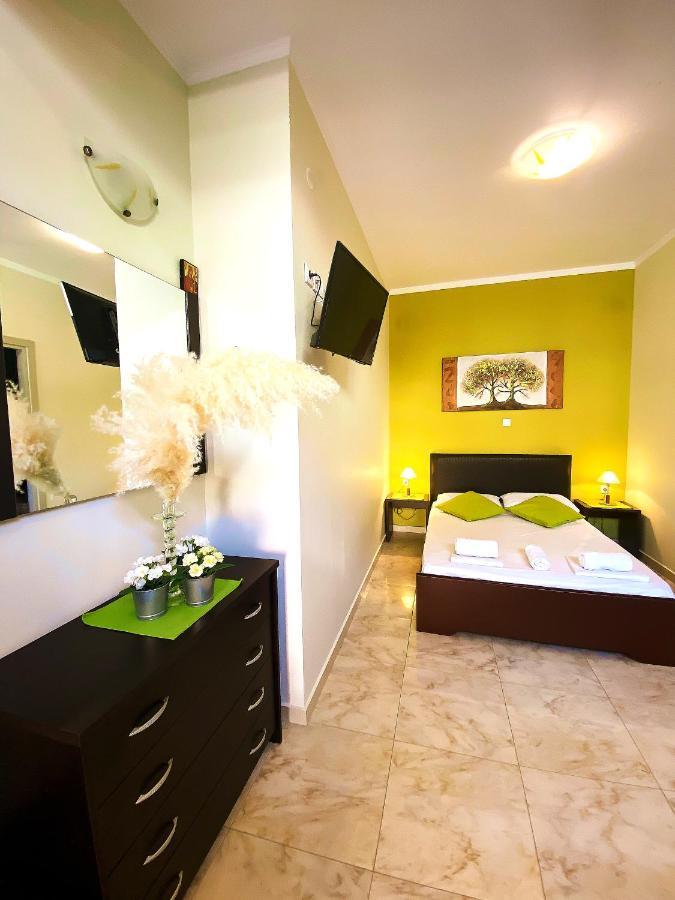 Elia Beach Modern Suites Flogita Exterior photo